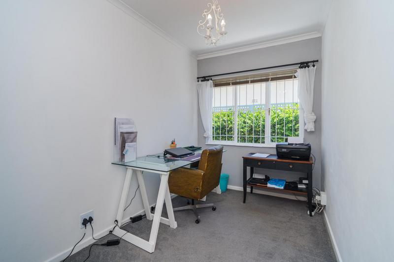 2 Bedroom Property for Sale in Harfield Village Western Cape